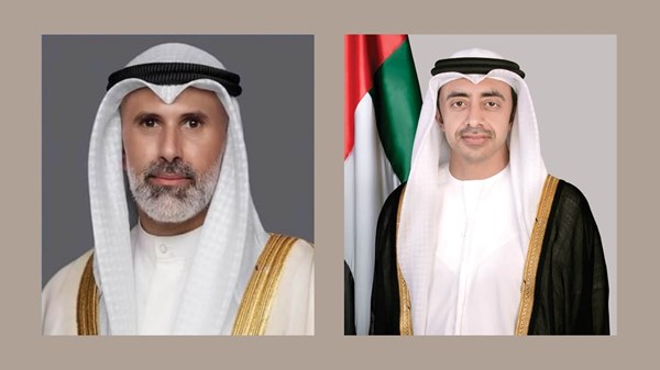 عبدالله بن زايد يتلقى مكالمة هاتفية من وزير الخارجية الكويتية