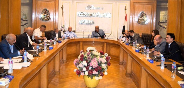غرفة القاهرة تضع خارطة طريق لتطوير الخدمات الاقتصادية تواكب رؤية مصر 2030 وعلى العشري