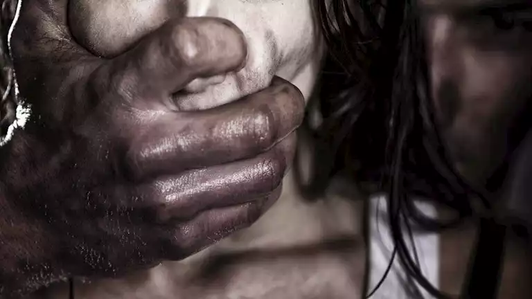 فيلم رعب بشقة الوراق يكشف كيف أنقذت كبشة مطبخ سيدة من كابوس محاولة الاغتصاب