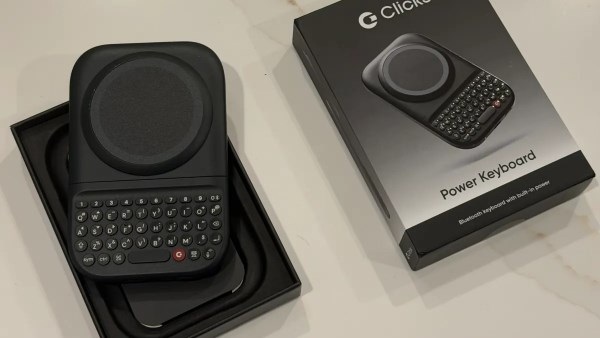 لوحة مفاتيح Power Keyboard بأسلوب بلاك بيري تتيح فتحها على جميع الهواتف مقابل 99 دولارًا!