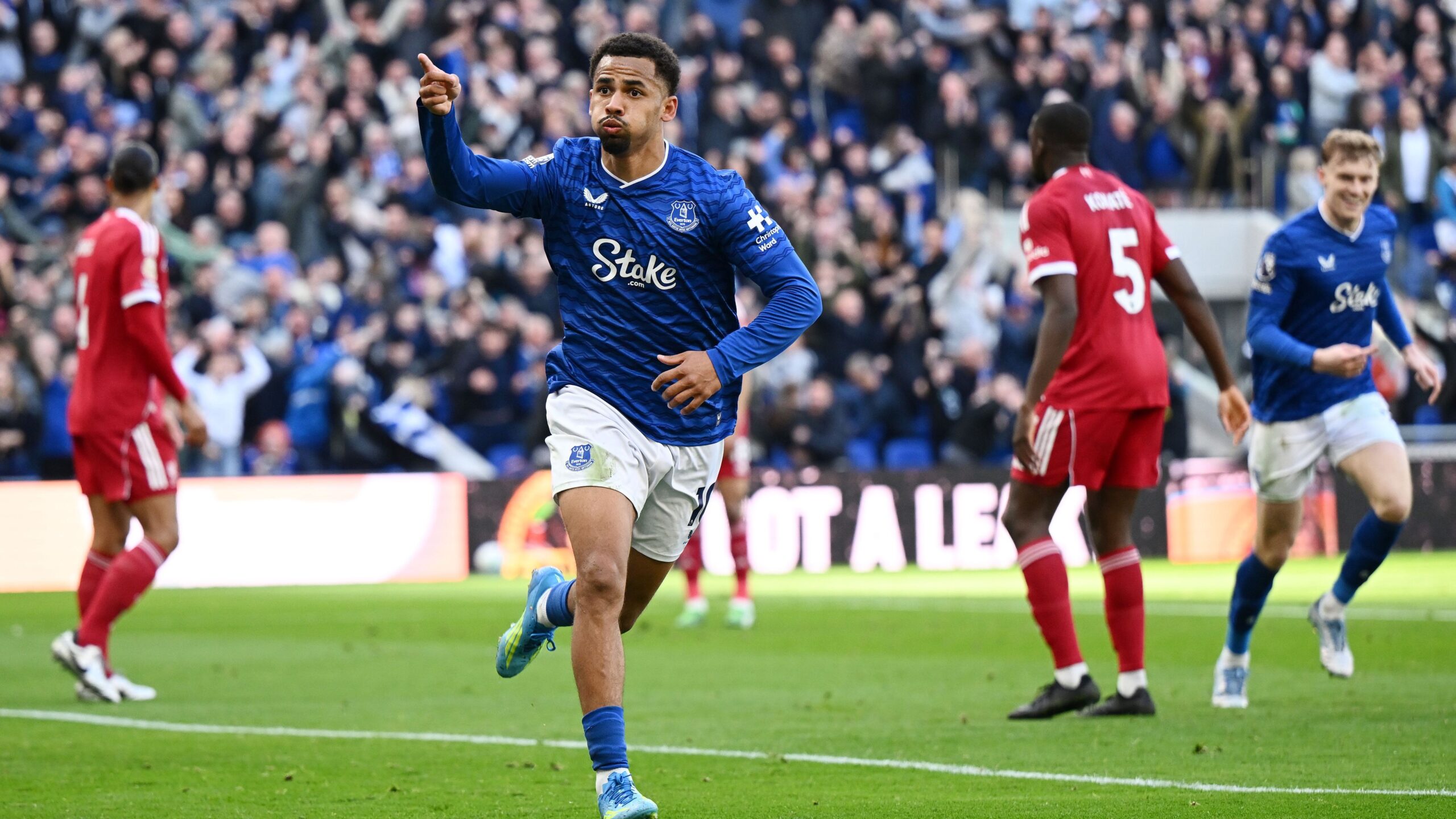 والده يؤكد أن إيلمان ندياي لن يغير قراره النهائي بشأن الانتقال إلى الهلال
