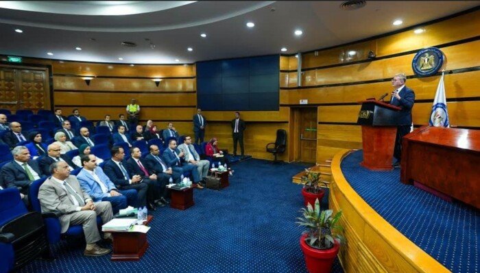 وزير البترول يستعرض خطط التوسع في أعمال البحث والاستكشاف خلال خمس سنوات