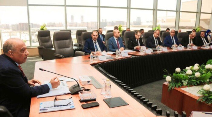 وزير الكهرباء يوجه بسرعة استبدال العدادات المعطلة والتدقيق في الفواتير وسداد المتأخرات