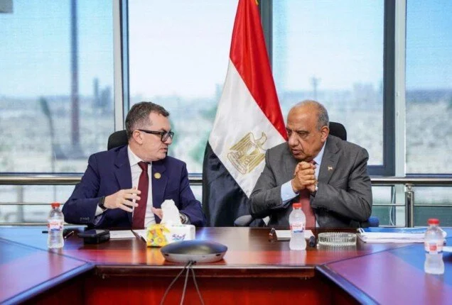 وزيرا الكهرباء والتخطيط يتفقان على تعزيز التحول نحو الطاقة المتجددة ودعم البنية التحتية للانتقال المستدام